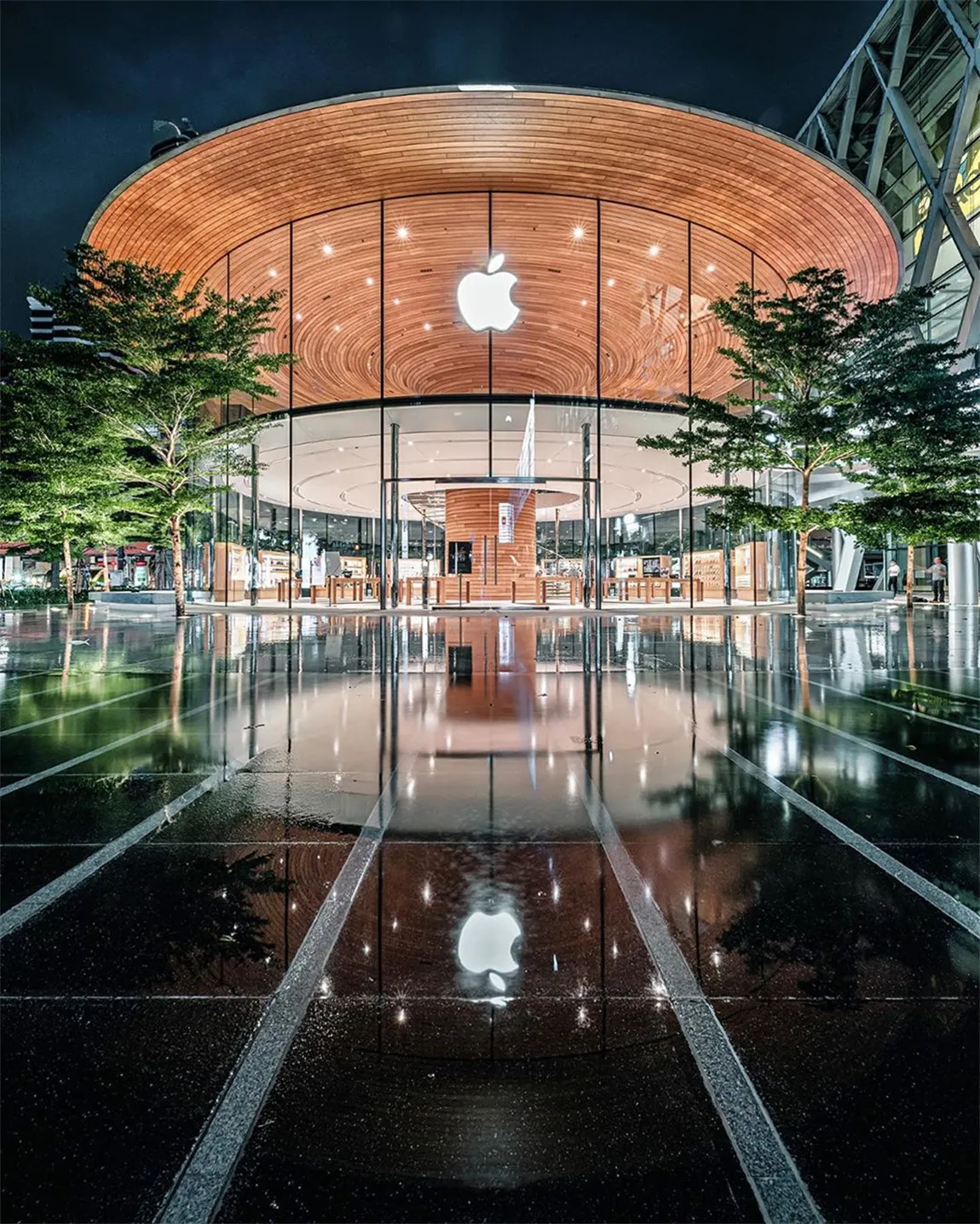 Photo by v e t i s in Apple Central World with @apple. 图片中可能有：户外-1.webp