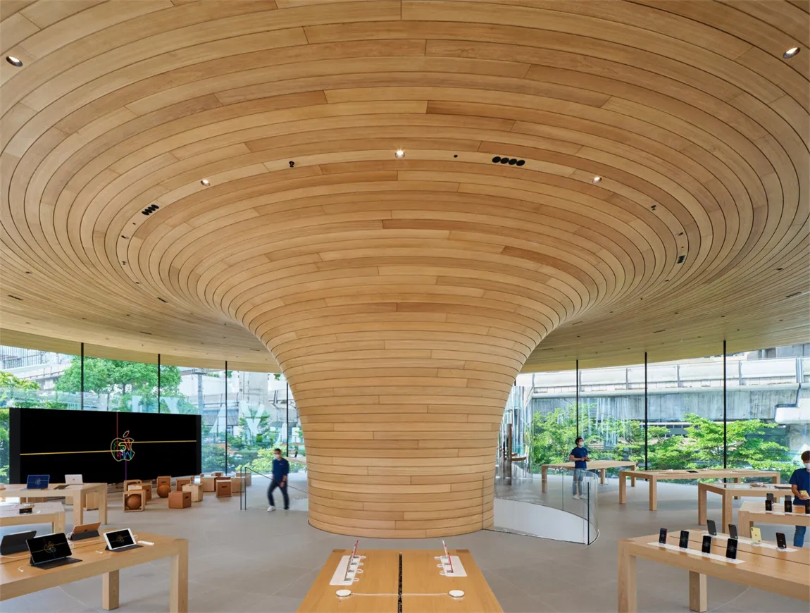 Apple Central World 内部空间。.webp